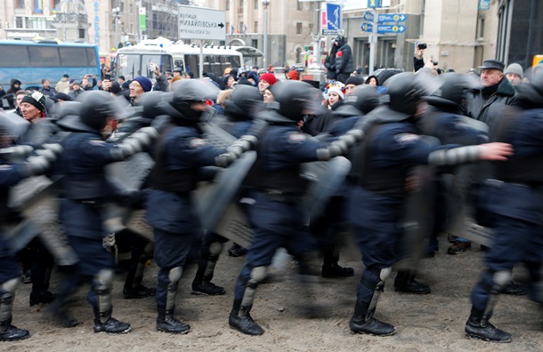 Начало штурма Евромайдана. Фоторепортаж из центра Киева в ночь на 11 декабря Начало штурма Евромайдана. Фоторепортаж из центра Киева в ночь на 11 декабря