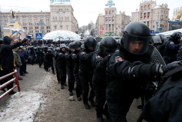 Начало штурма Евромайдана. Фоторепортаж из центра Киева в ночь на 11 декабря Начало штурма Евромайдана. Фоторепортаж из центра Киева в ночь на 11 декабря