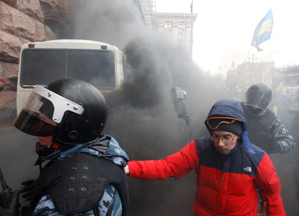 Начало штурма Евромайдана. Фоторепортаж из центра Киева в ночь на 11 декабря Начало штурма Евромайдана. Фоторепортаж из центра Киева в ночь на 11 декабря