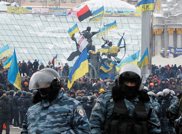 Начало штурма Евромайдана. Фоторепортаж из центра Киева в ночь на 11 декабря Начало штурма Евромайдана. Фоторепортаж из центра Киева в ночь на 11 декабря