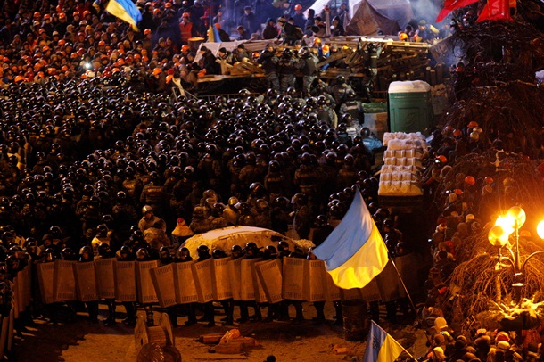 Начало штурма Евромайдана. Фоторепортаж из центра Киева в ночь на 11 декабря Начало штурма Евромайдана. Фоторепортаж из центра Киева в ночь на 11 декабря