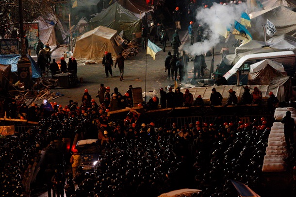 Начало штурма Евромайдана. Фоторепортаж из центра Киева в ночь на 11 декабря Начало штурма Евромайдана. Фоторепортаж из центра Киева в ночь на 11 декабря
