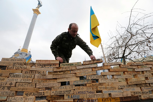 На Евромайдане в Киеве появилась Стена плача и борьбы На Евромайдане в Киеве появилась Стена плача и борьбы