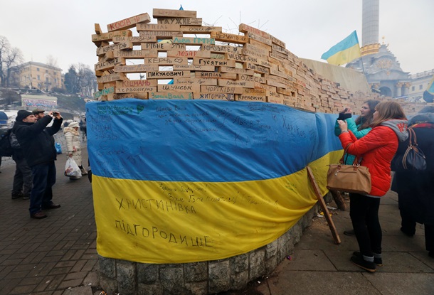 На Евромайдане в Киеве появилась Стена плача и борьбы На Евромайдане в Киеве появилась Стена плача и борьбы