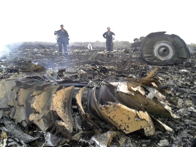 Последствия расстрела российскими боевиками малайзийского Боинга. ФОТОрепортаж Последствия расстрела российскими боевиками малайзийского Боинга. ФОТОрепортаж