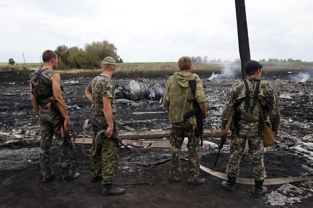 Последствия расстрела российскими боевиками малайзийского Боинга. ФОТОрепортаж