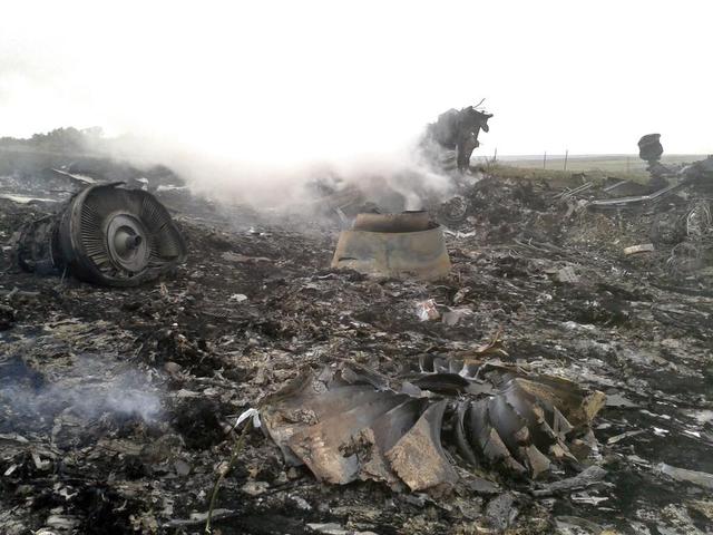 Последствия расстрела российскими боевиками малайзийского Боинга. ФОТОрепортаж Последствия расстрела российскими боевиками малайзийского Боинга. ФОТОрепортаж