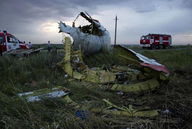 Последствия расстрела российскими боевиками малайзийского Боинга. ФОТОрепортаж