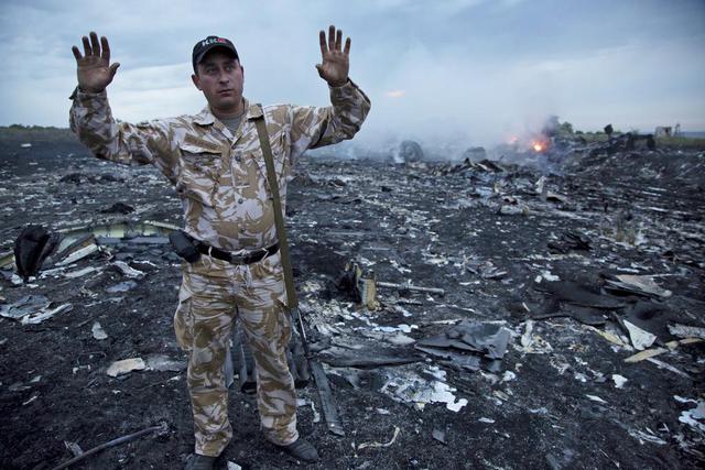 Последствия расстрела российскими боевиками малайзийского Боинга. ФОТОрепортаж