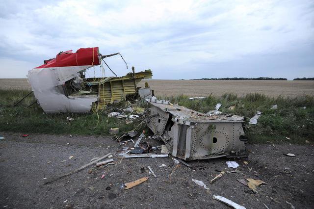 Последствия расстрела российскими боевиками малайзийского Боинга. ФОТОрепортаж Последствия расстрела российскими боевиками малайзийского Боинга. ФОТОрепортаж