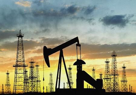 Цена нефти упала ниже прогнозных показателей в бюджете России Цена нефти упала ниже прогнозных показателей в бюджете России
