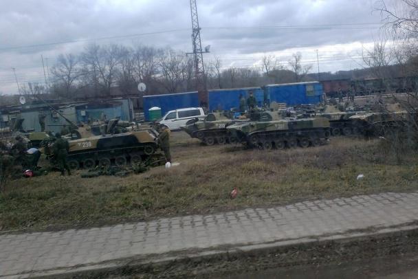 Россия окружила Украину с трех сторон. У границы 100 тысяч военных и более 500 танков. КАРТА+ФОТО Россия окружила Украину с трех сторон. У границы 100 тысяч военных и более 500 танков. КАРТА+ФОТО