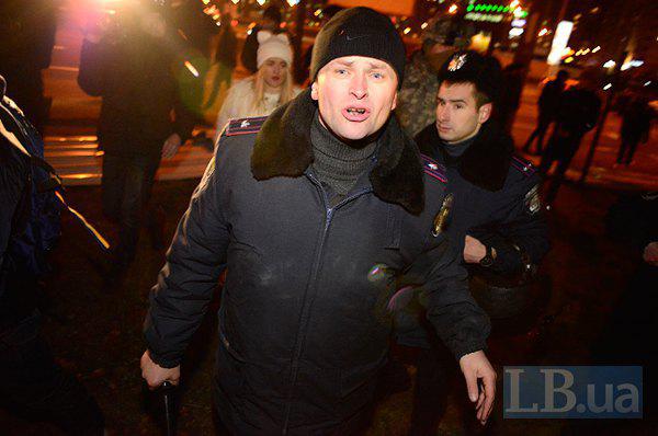 На скандальной стройке в Киеве милиция избила активистов и местных жителей. ФОТОрепортаж+ВИДЕО На скандальной стройке в Киеве милиция избила активистов и местных жителей. ФОТОрепортаж+ВИДЕО