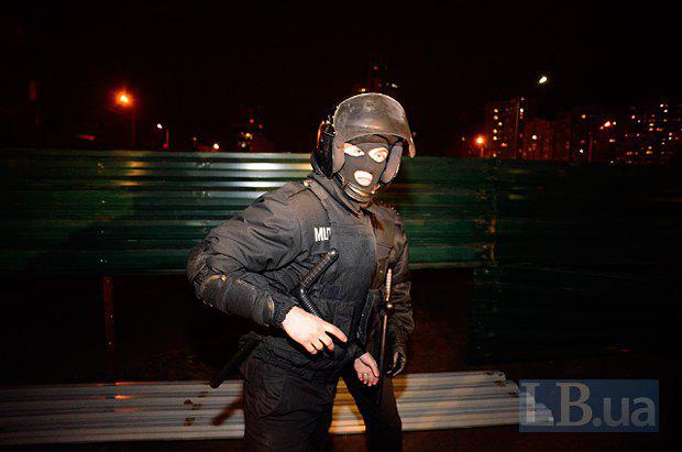 На скандальной стройке в Киеве милиция избила активистов и местных жителей. ФОТОрепортаж+ВИДЕО На скандальной стройке в Киеве милиция избила активистов и местных жителей. ФОТОрепортаж+ВИДЕО