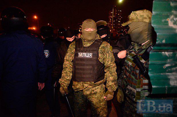 На скандальной стройке в Киеве милиция избила активистов и местных жителей. ФОТОрепортаж+ВИДЕО На скандальной стройке в Киеве милиция избила активистов и местных жителей. ФОТОрепортаж+ВИДЕО