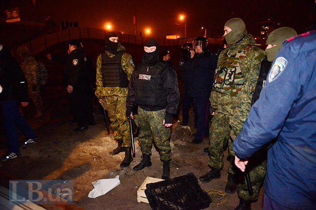На скандальной стройке в Киеве милиция избила активистов и местных жителей. ФОТОрепортаж+ВИДЕО На скандальной стройке в Киеве милиция избила активистов и местных жителей. ФОТОрепортаж+ВИДЕО