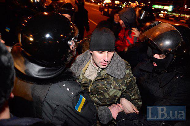 На скандальной стройке в Киеве милиция избила активистов и местных жителей. ФОТОрепортаж+ВИДЕО На скандальной стройке в Киеве милиция избила активистов и местных жителей. ФОТОрепортаж+ВИДЕО