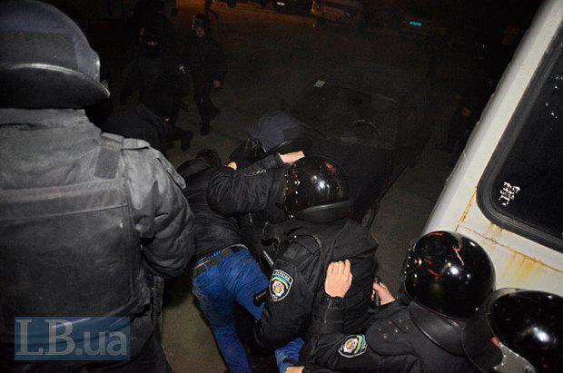 На скандальной стройке в Киеве милиция избила активистов и местных жителей. ФОТОрепортаж+ВИДЕО На скандальной стройке в Киеве милиция избила активистов и местных жителей. ФОТОрепортаж+ВИДЕО