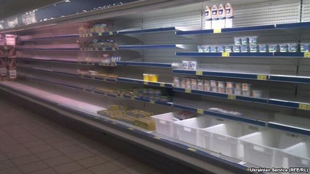В Крыму с прилавков магазинов исчезают продукты: осталась только туалетная бумага. ФОТОрепортаж В Крыму с прилавков магазинов исчезают продукты: осталась только туалетная бумага. ФОТОрепортаж