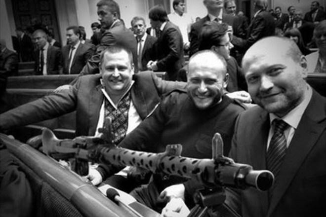 Нардеп Береза потроллил НТВшников, которые склепали фальшивку с пулеметом Яроша в Раде: Стою в очереди за рабами. ФОТО Нардеп Береза потроллил НТВшников, которые склепали фальшивку с пулеметом Яроша в Раде: Стою в очереди за рабами. ФОТО