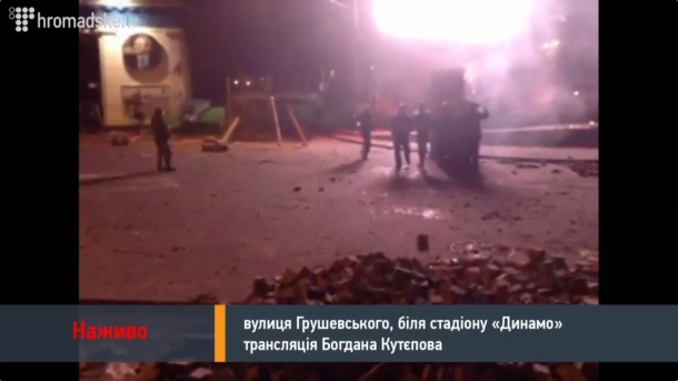 Милиция попыталась разогнать демонстрантов водометом: Скорая забрала с десяток раненых. Милиция попыталась разогнать демонстрантов водометом: Скорая забрала с десяток раненых.