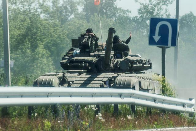 Россия самолетами и поездами отправляет террористам танки для войны на Донбассе. ФОТОрепортаж+ВИДЕО Россия самолетами и поездами отправляет террористам танки для войны на Донбассе. ФОТОрепортаж+ВИДЕО