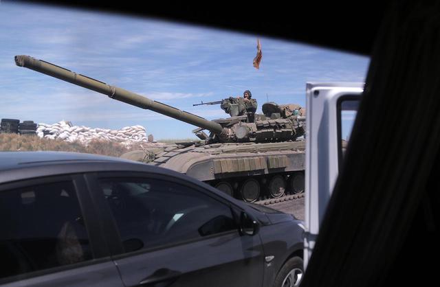 Россия самолетами и поездами отправляет террористам танки для войны на Донбассе. ФОТОрепортаж+ВИДЕО Россия самолетами и поездами отправляет террористам танки для войны на Донбассе. ФОТОрепортаж+ВИДЕО
