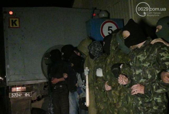 Штурм воинской части в Мариуполе: боевики ранили случайных прохожих. ФОТОрепортаж+ВИДЕО Штурм воинской части в Мариуполе: боевики ранили случайных прохожих. ФОТОрепортаж+ВИДЕО