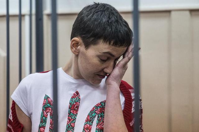 Савченко весит 50 кг, все вены исколоты, она еле говорит, но отступать не собирается, - Тимошенко. ФОТОрепортаж Савченко весит 50 кг, все вены исколоты, она еле говорит, но отступать не собирается, - Тимошенко. ФОТОрепортаж