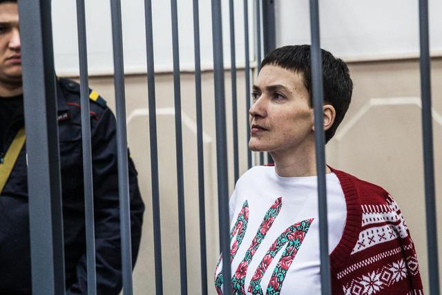 Савченко весит 50 кг, все вены исколоты, она еле говорит, но отступать не собирается, - Тимошенко. ФОТОрепортаж Савченко весит 50 кг, все вены исколоты, она еле говорит, но отступать не собирается, - Тимошенко. ФОТОрепортаж