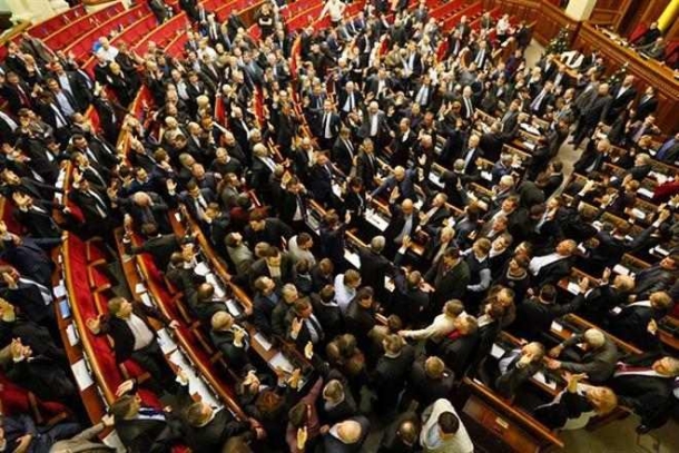 Власть и оппозиция договорились по амнистии, отмене законов 16 января и ответственности правительства. Яценюк отказался от премьерства Власть и оппозиция договорились по амнистии, отмене законов 16 января и ответственности правительства. Яценюк отказался от премьерства