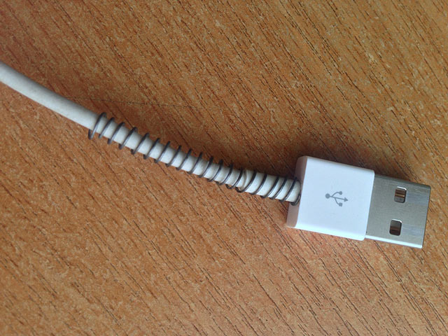Оригинальный способ продления жизни стандартного провода iPhone Модернизируем lightning кабель