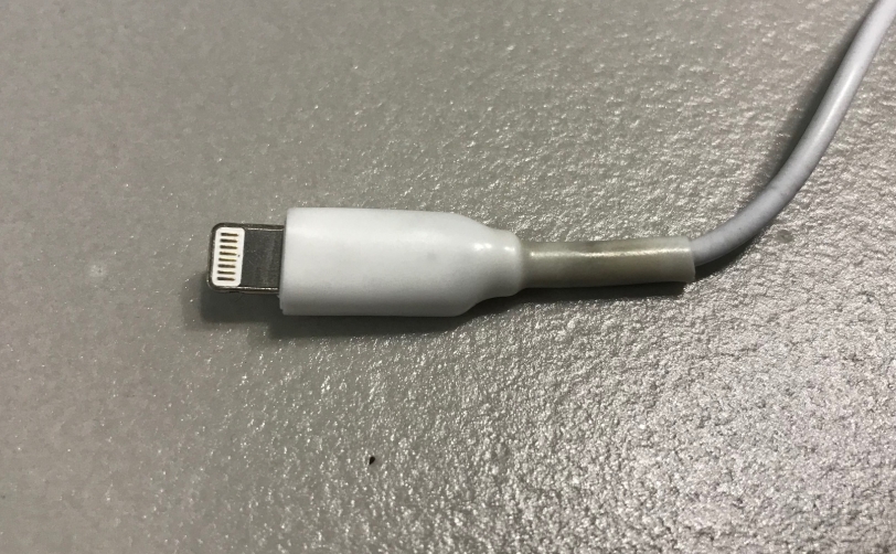 Оригинальный способ продления жизни стандартного провода iPhone Модернизируем lightning кабель
