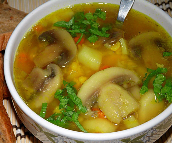 Гороховый суп с курицей и грибами Гороховый суп с курицей и грибами