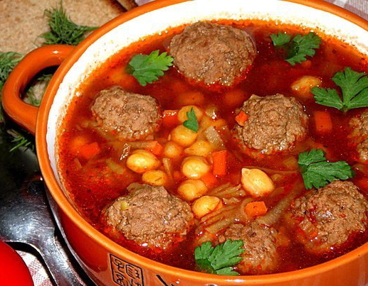 Томатный суп с мясными фрикадельками и нутом Томатный суп с мясными фрикадельками и нутом